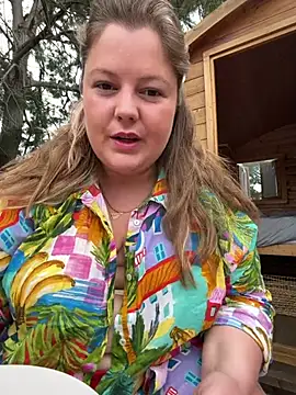 Snapshot of Lars-Lola chatting on July 12, 10:50 am Lars-Lola online show from July 12, 10:50 am
