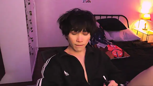 Snapshot of rennnuts chatting on October 12, 12:37 pm rennnuts online show from October 12, 12:37 pm