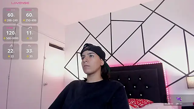 Liiam smith  online show from February 3, 11:53 am