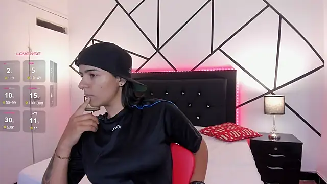 Liiam smith  online show from February 8, 12:06 pm