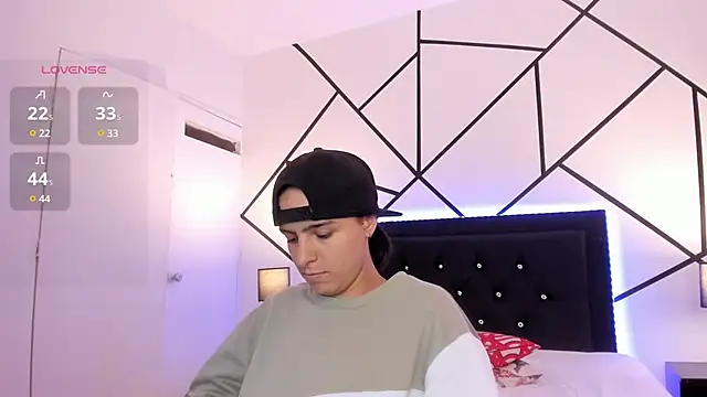 Liiam smith  online show from March 14, 4:30 pm