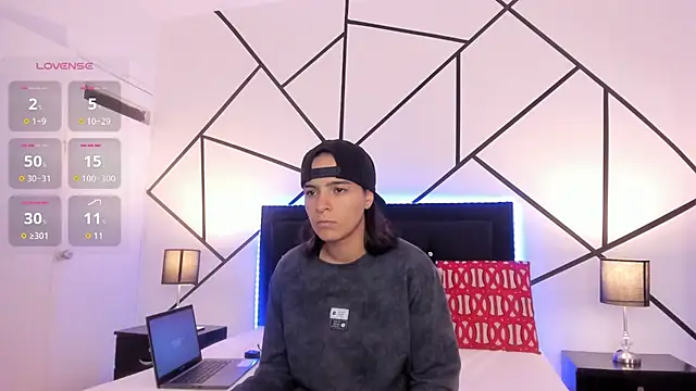 Liiam smith  online show from March 18, 12:14 pm