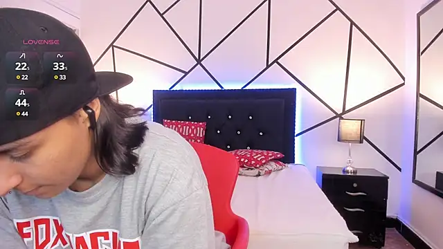 Liiam smith  online show from March 18, 3:53 pm