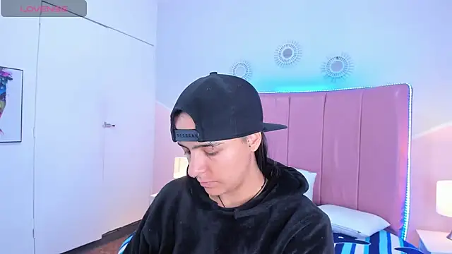 Liiam smith  online show from October 22, 12:27 pm