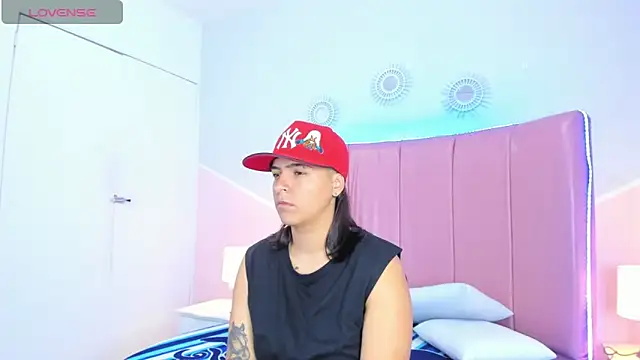 Liiam smith  online show from November 5, 1:11 pm