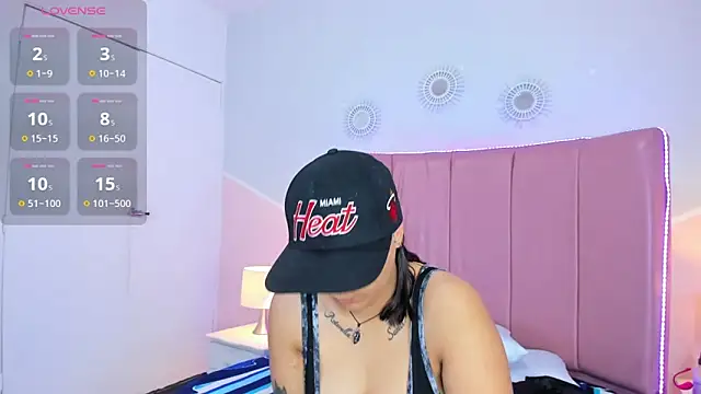 Liiam smith  online show from November 11, 1:00 pm