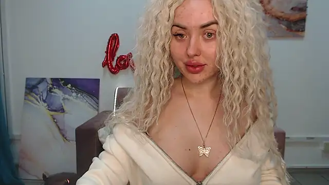 Snapshot of MissisCaty chatting on February 8, 3:41 am MissisCaty online show from February 8, 3:41 am