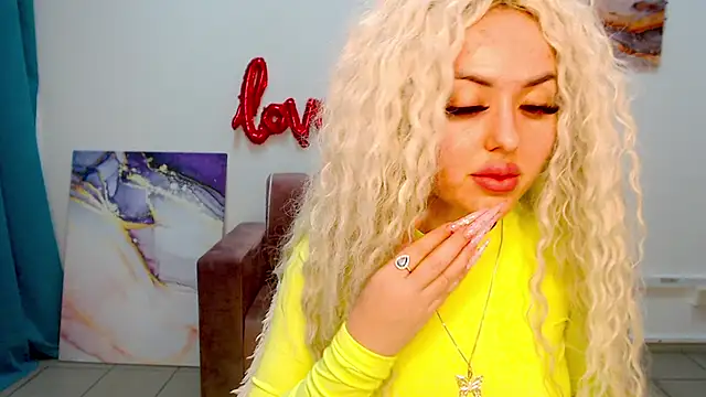 Snapshot of MissisCaty chatting on February 9, 10:43 pm MissisCaty online show from February 9, 10:43 pm