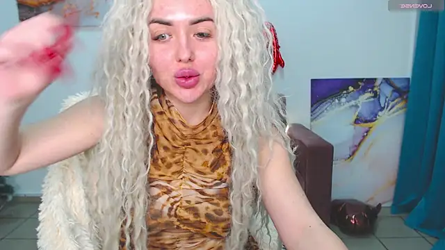 Snapshot of MissisCaty chatting on February 26, 1:43 am MissisCaty online show from February 26, 1:43 am