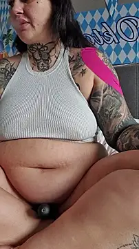 Snapshot of CannabisQueenn chatting on October 1, 8:31 am CannabisQueenn online show from October 1, 8:31 am