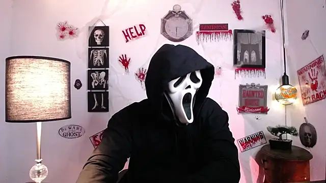 Snapshot of JamesCr_ chatting on October 25, 1:35 am JamesCr online show from October 25, 1:35 am