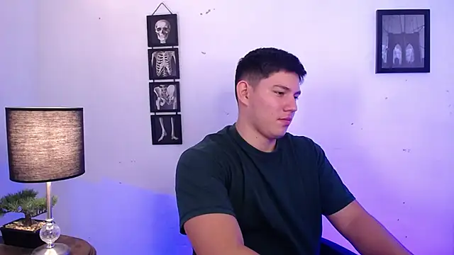 Snapshot of JamesCr_ chatting on November 5, 12:49 pm JamesCr online show from November 5, 12:49 pm