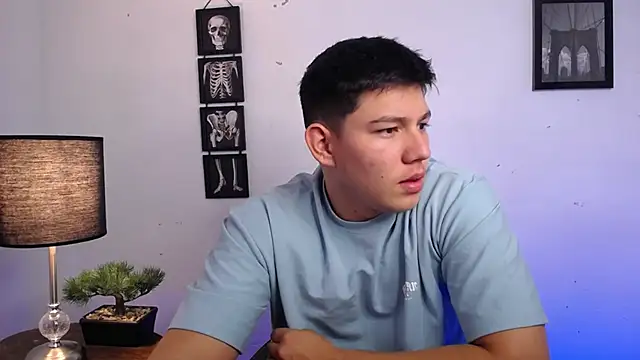 Snapshot of JamesCr_ chatting on November 8, 1:11 pm JamesCr online show from November 8, 1:11 pm