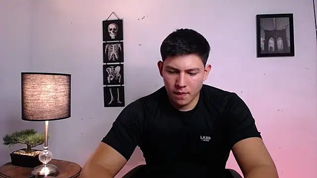 Snapshot of JamesCr_ chatting on November 12, 10:52 pm JamesCr online show from November 12, 10:52 pm