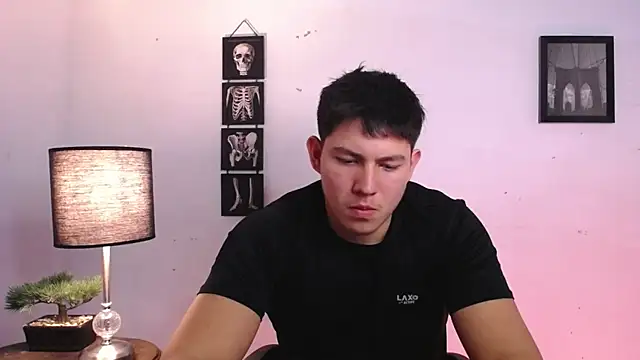 Snapshot of JamesCr_ chatting on November 16, 12:38 am JamesCr online show from November 16, 12:38 am