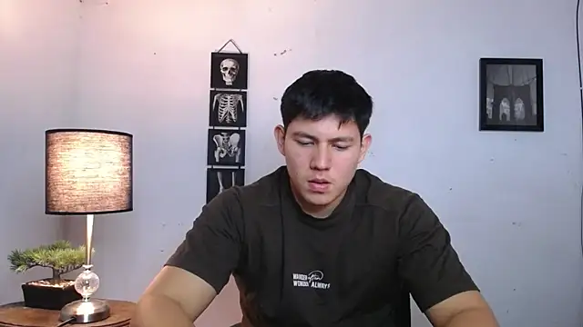 Snapshot of JamesCr_ chatting on November 25, 12:32 am JamesCr online show from November 25, 12:32 am