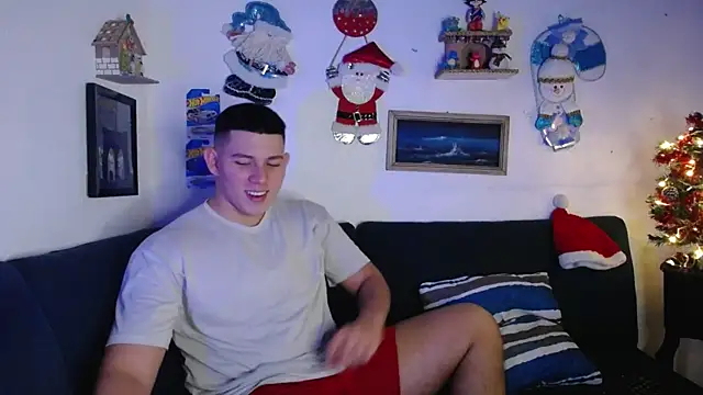 Snapshot of JamesCr_ chatting on November 28, 2:03 am JamesCr online show from November 28, 2:03 am