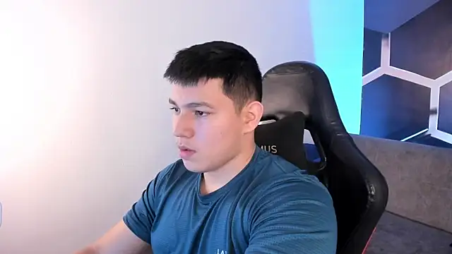 JamesCr  online show from January 15, 3:11 am