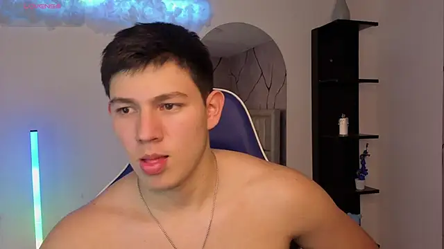 JamesCr  online show from June 27, 7:19 pm