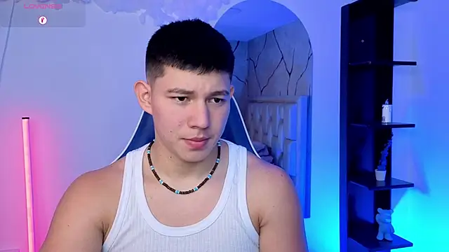 JamesCr  online show from July 7, 12:20 pm
