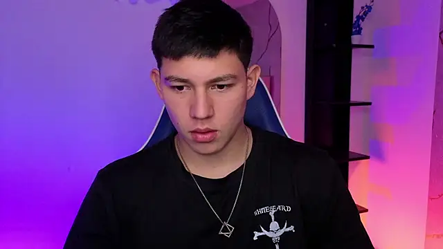 JamesCr  online show from August 4, 12:30 pm