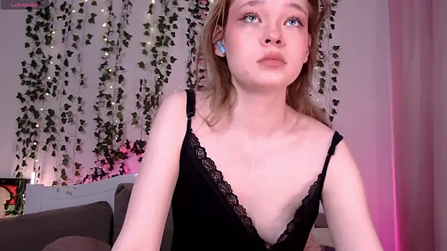 Kellybbface online show from October 3, 3:58 am