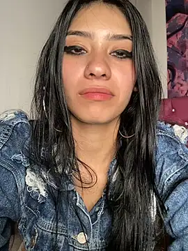 Snapshot of TayylorSexx chatting on March 14, 8:32 am TayylorSexx online show from March 14, 8:32 am