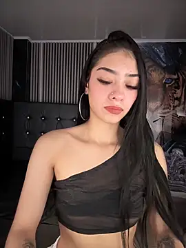 Snapshot of TayylorSexx chatting on December 17, 5:24 am TayylorSexx online show from December 17, 5:24 am