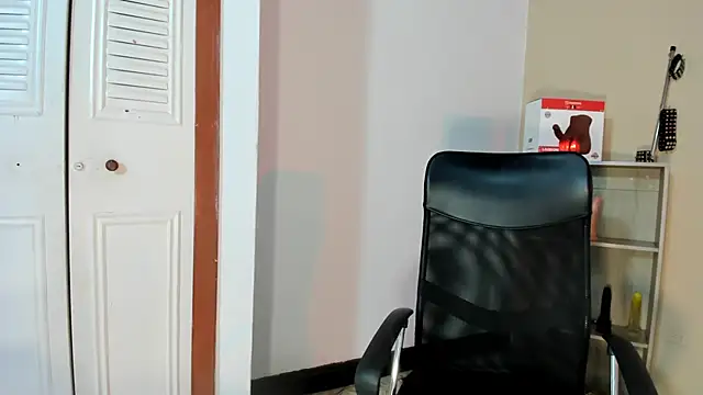 Snapshot of Violetta_0 chatting on October 15, 1:33 pm Violetta 0 online show from October 15, 1:33 pm