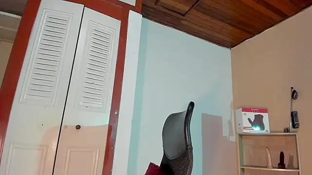 Snapshot of Violetta_0 chatting on October 29, 1:35 pm Violetta 0 online show from October 29, 1:35 pm