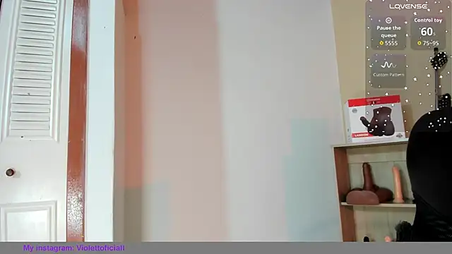 Snapshot of Violetta_0 chatting on November 21, 1:43 pm Violetta 0 online show from November 21, 1:43 pm