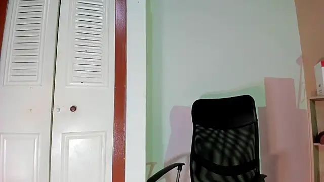 Snapshot of Violetta_0 chatting on November 26, 1:45 pm Violetta 0 online show from November 26, 1:45 pm