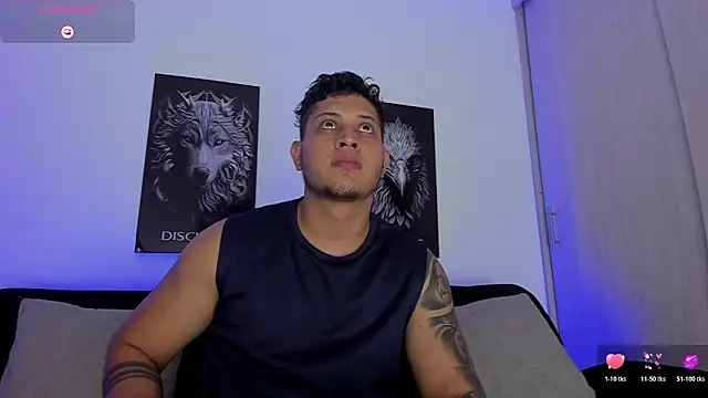 Snapshot of JohanSmith chatting on November 12, 11:03 pm JohanSmith online show from November 12, 11:03 pm