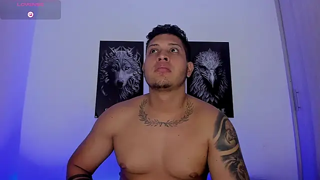 Snapshot of JohanSmith chatting on November 14, 11:35 pm JohanSmith online show from November 14, 11:35 pm