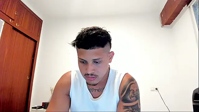 Snapshot of JohanSmith chatting on June 24, 2:16 pm JohanSmith online show from June 24, 2:16 pm