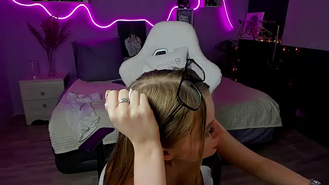 Snapshot of AnitaLamb chatting on February 16, 11:38 am AnitaLamb online show from February 16, 11:38 am