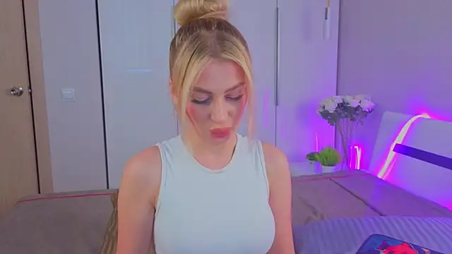 Snapshot of AnitaLamb chatting on October 8, 6:22 am AnitaLamb online show from October 8, 6:22 am