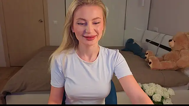 Snapshot of AnitaLamb chatting on November 11, 5:07 am AnitaLamb online show from November 11, 5:07 am