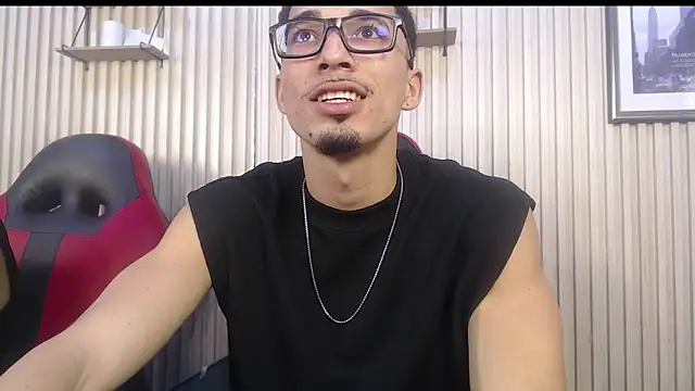 Snapshot of Becker2_ chatting on November 30, 11:09 pm Becker2 online show from November 30, 11:09 pm