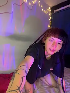 Snapshot of mavimist__ chatting on October 3, 1:13 am mavimist online show from October 3, 1:13 am