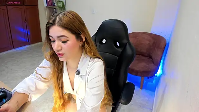 Nathalie 29 online show from May 13, 1:30 pm