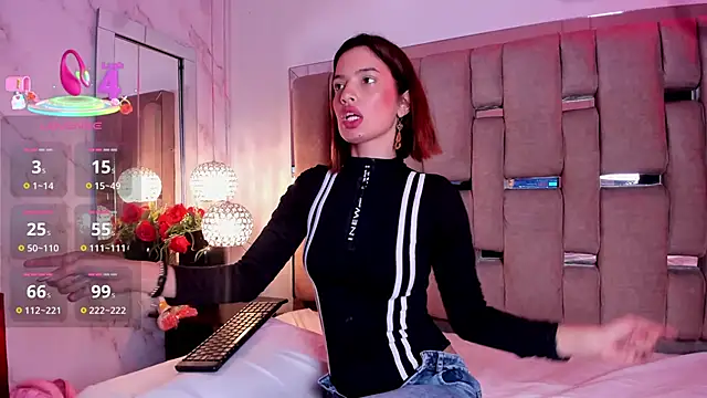 Snapshot of PamelaAddams_ chatting on December 14, 5:35 am PamelaAddams online show from December 14, 5:35 am