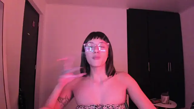 Snapshot of ggor4w33 chatting on October 4, 11:14 pm ggor4w33 online show from October 4, 11:14 pm