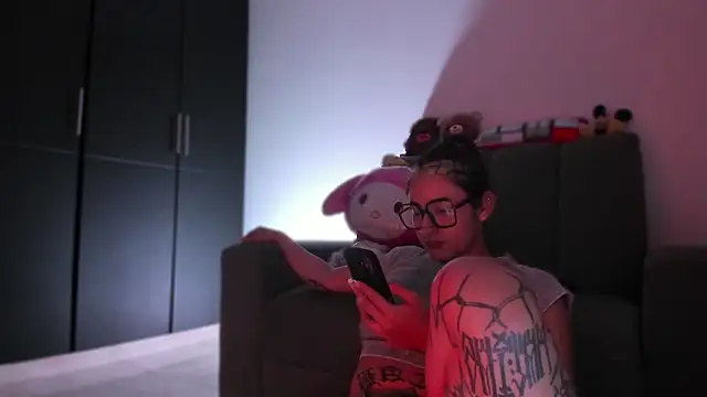 ggor4w33 online show from March 15, 11:44 pm