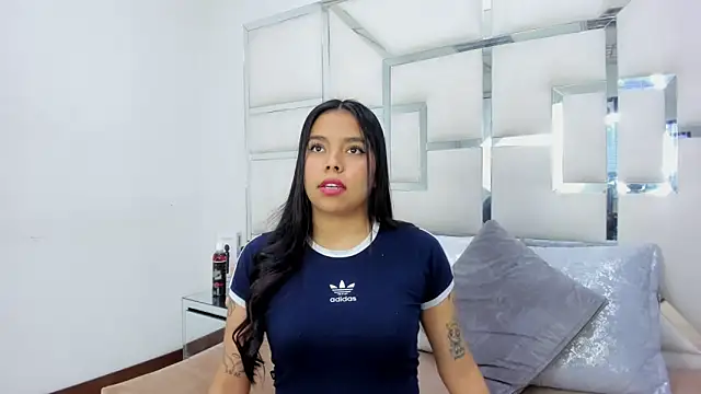 ZoeWan69 online show from March 19, 11:17 am