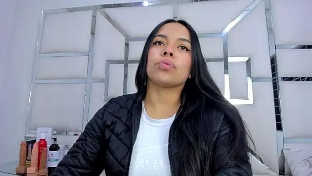 ZoeWan69 online show from December 3, 11:30 am