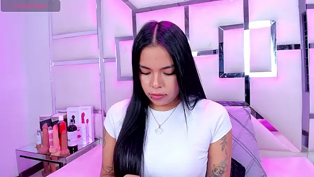 ZoeWan69 online show from March 6, 12:45 pm