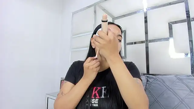 Snapshot of ZoeWan69 chatting on May 9, 1:38 pm ZoeWan69 online show from May 9, 1:38 pm