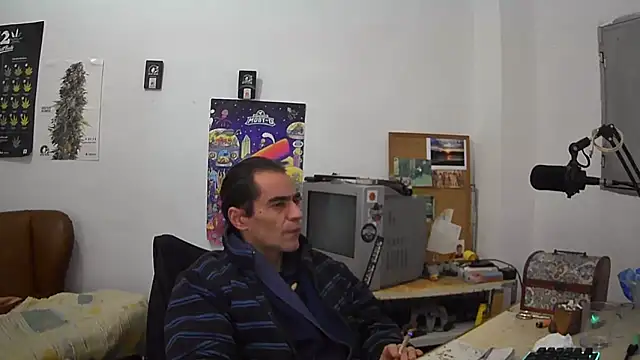 ReyDeBotones online show from February 1, 4:14 am