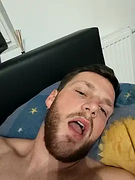 Snapshot of Cosmin224451 chatting on September 29, 6:46 pm Cosmin224451 online show from September 29, 6:46 pm